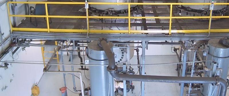 Process platform and vessels inside an industrial facility